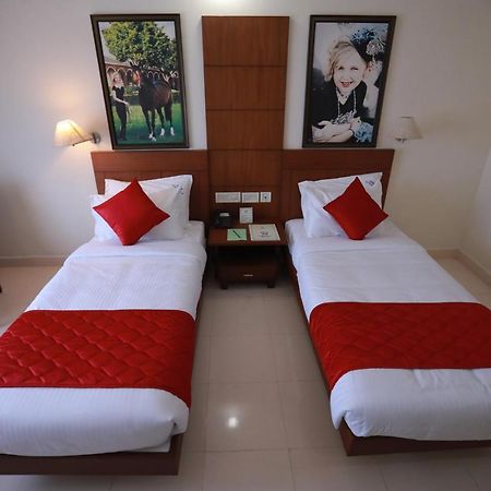 Hotel Peninsula Thrissur Екстер'єр фото