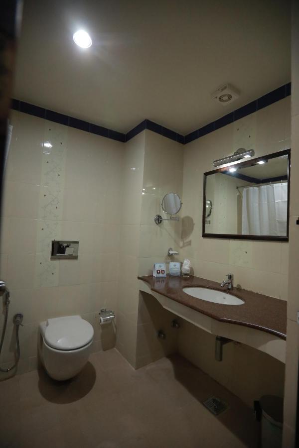 Hotel Peninsula Thrissur Екстер'єр фото