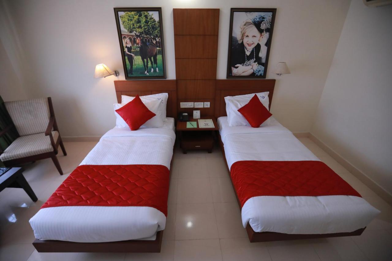 Hotel Peninsula Thrissur Екстер'єр фото