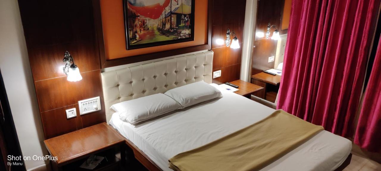 Hotel Peninsula Thrissur Екстер'єр фото