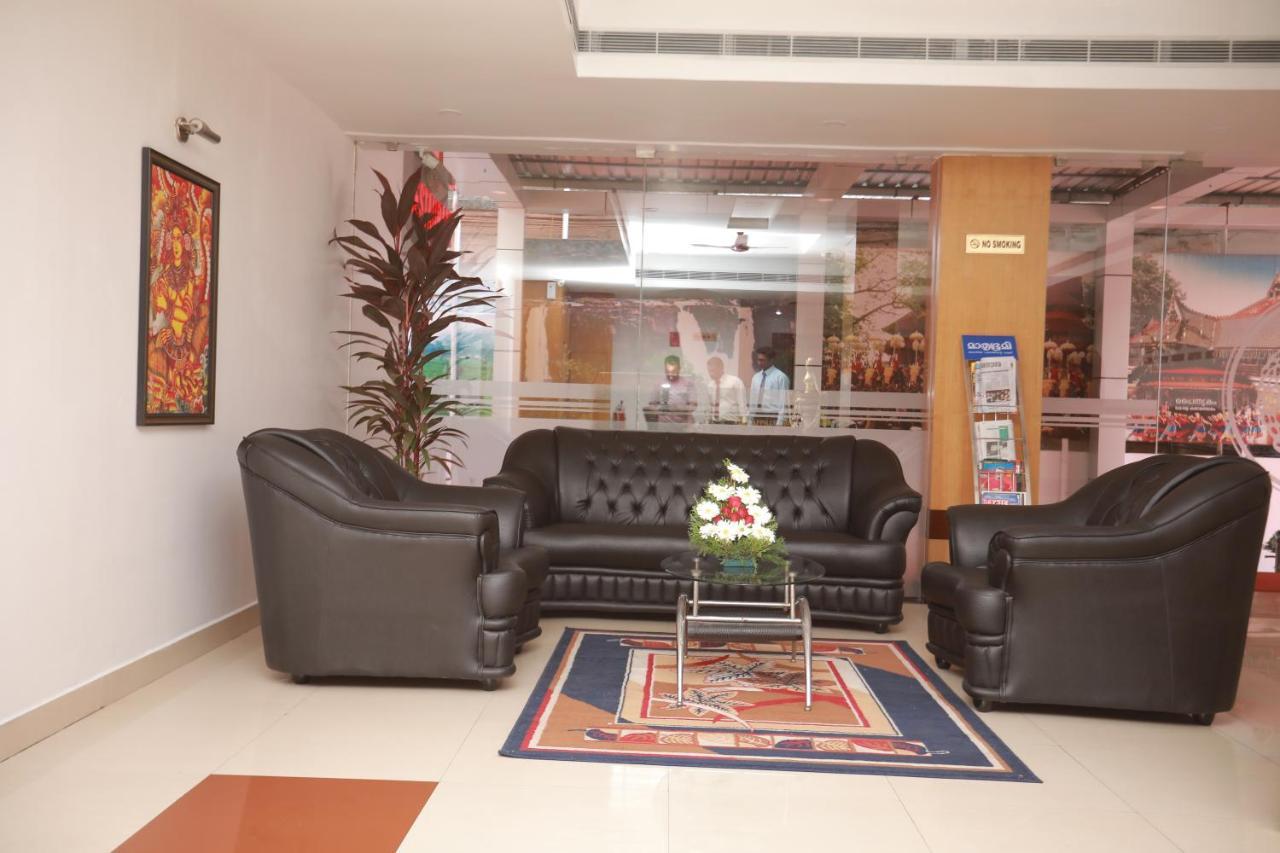 Hotel Peninsula Thrissur Екстер'єр фото