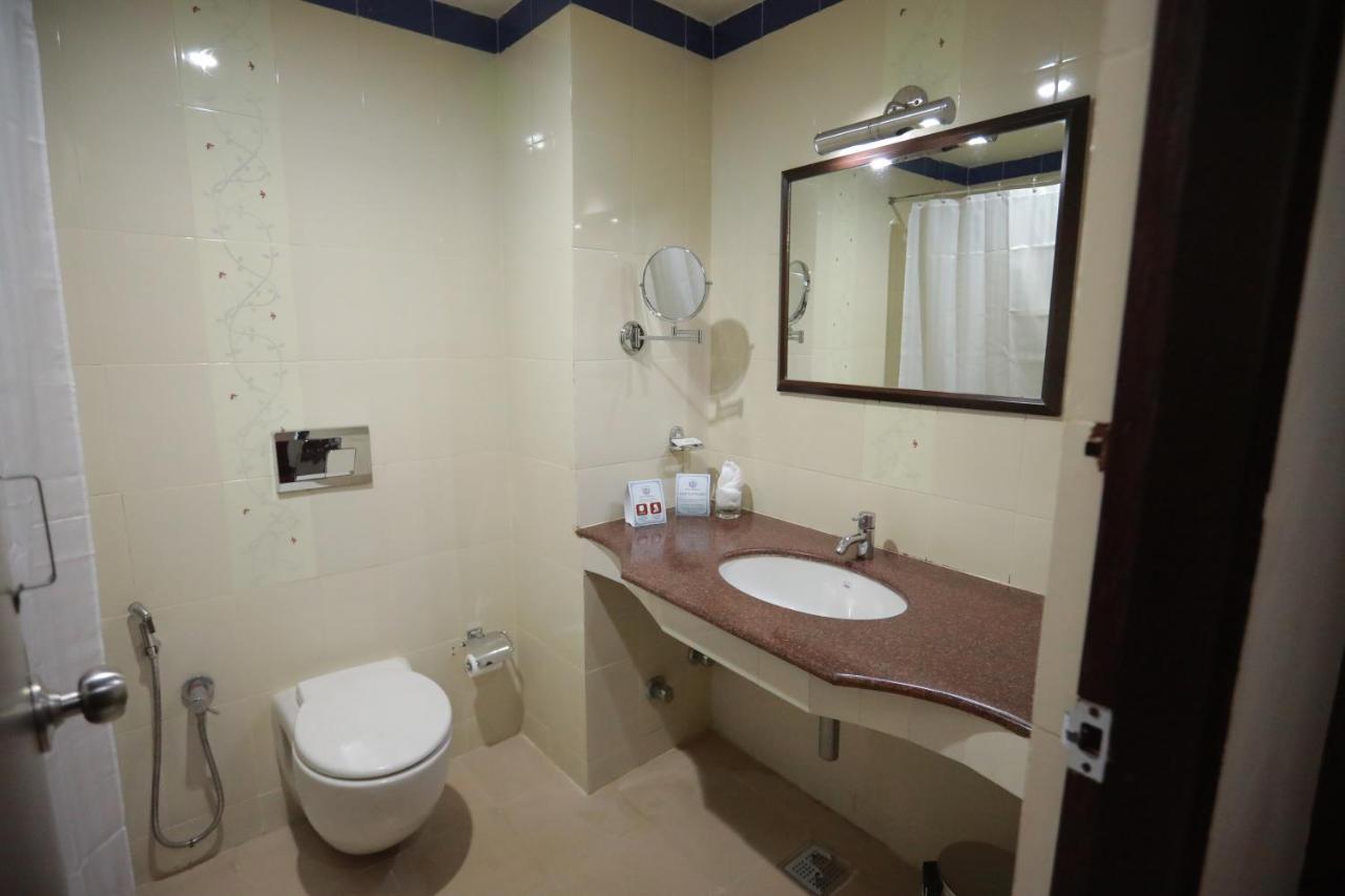 Hotel Peninsula Thrissur Екстер'єр фото