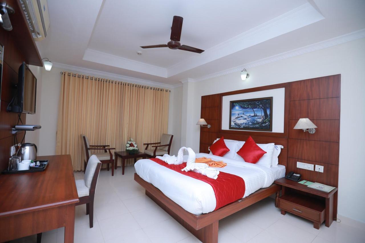 Hotel Peninsula Thrissur Екстер'єр фото
