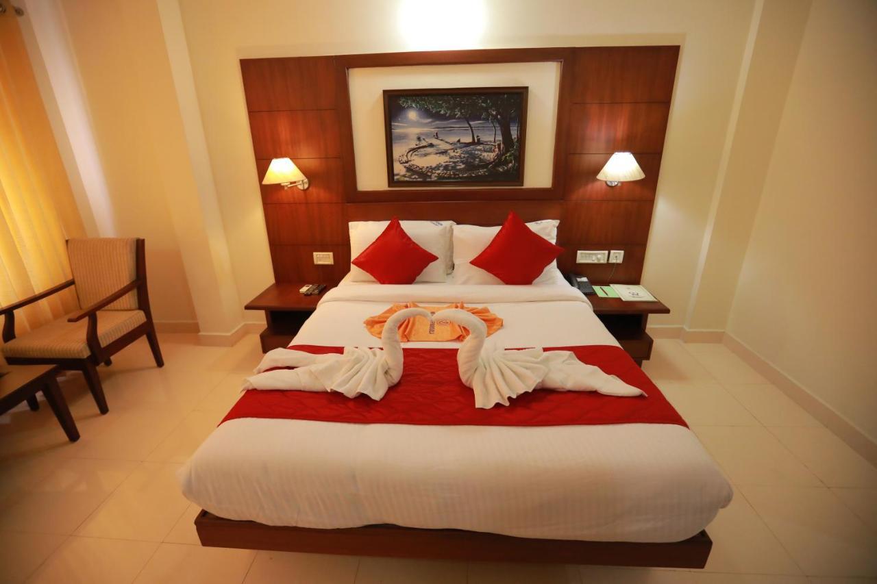 Hotel Peninsula Thrissur Екстер'єр фото