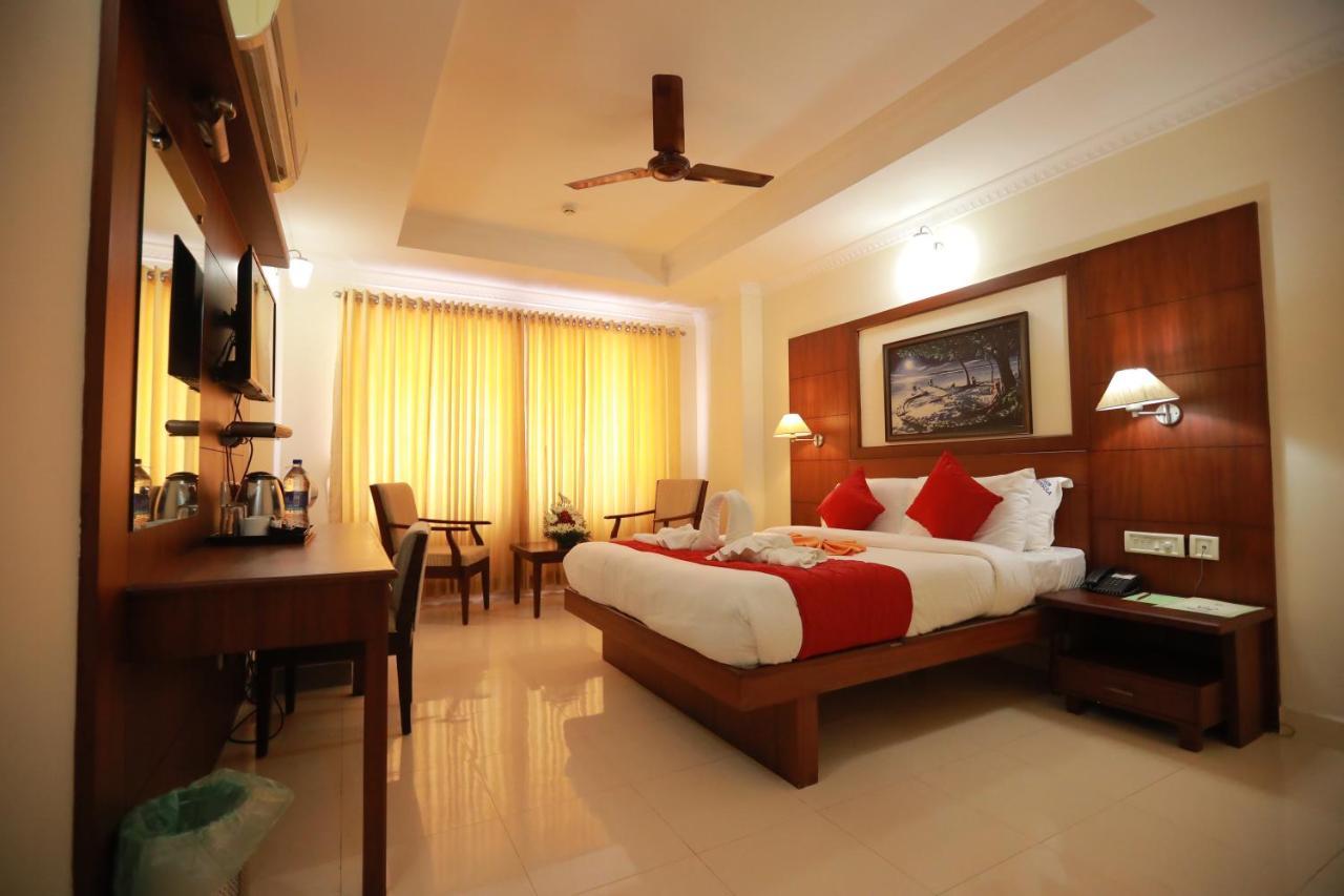 Hotel Peninsula Thrissur Екстер'єр фото