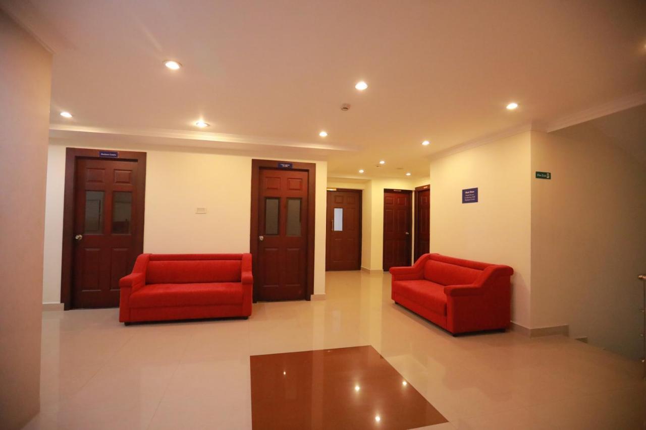 Hotel Peninsula Thrissur Екстер'єр фото