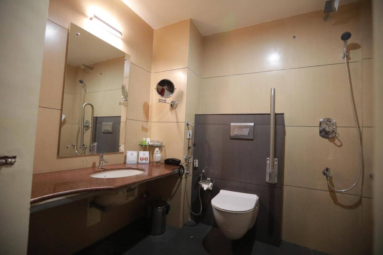 Hotel Peninsula Thrissur Екстер'єр фото