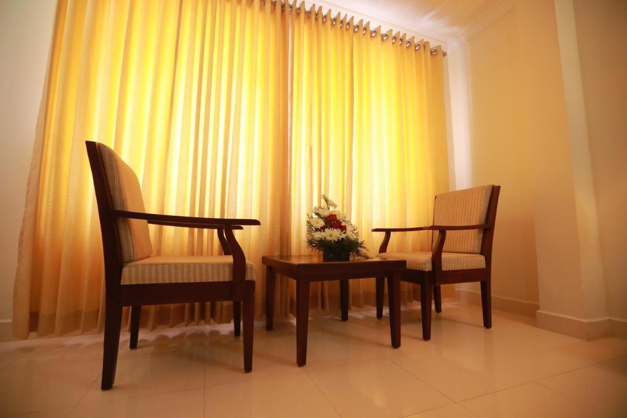 Hotel Peninsula Thrissur Екстер'єр фото