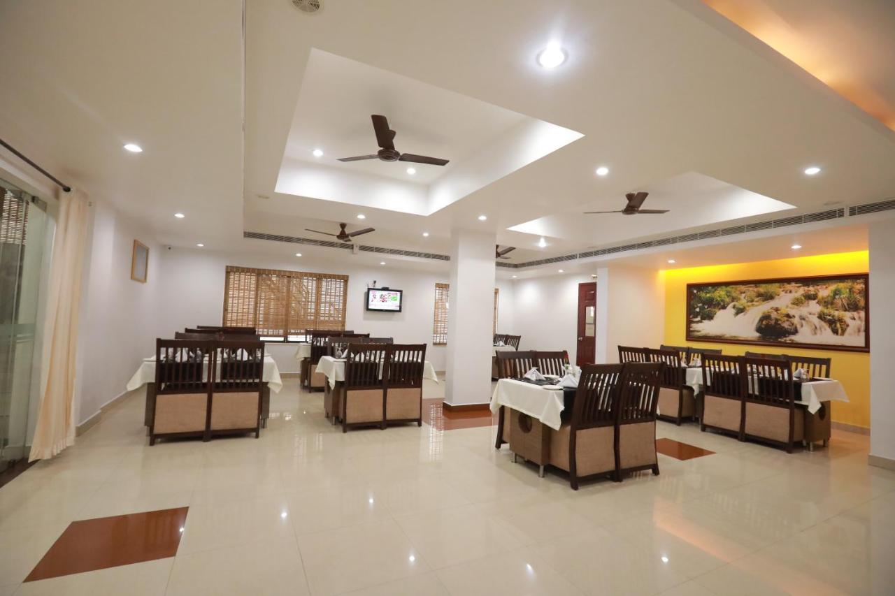 Hotel Peninsula Thrissur Екстер'єр фото