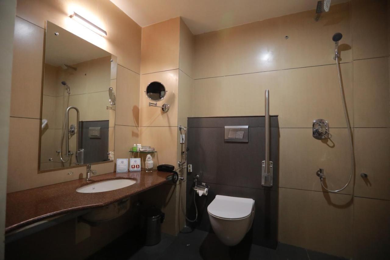 Hotel Peninsula Thrissur Екстер'єр фото