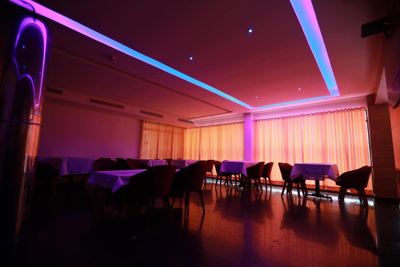 Hotel Peninsula Thrissur Екстер'єр фото