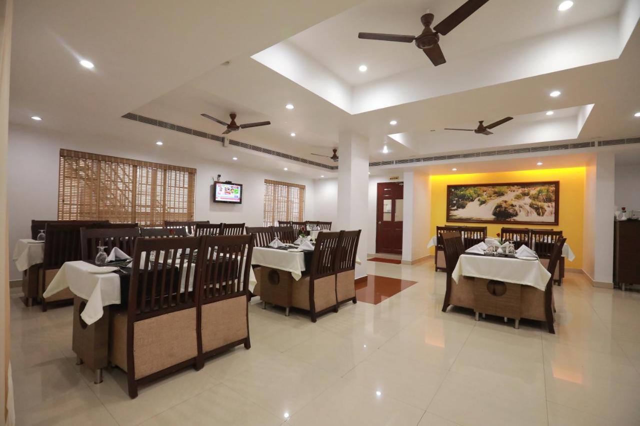 Hotel Peninsula Thrissur Екстер'єр фото